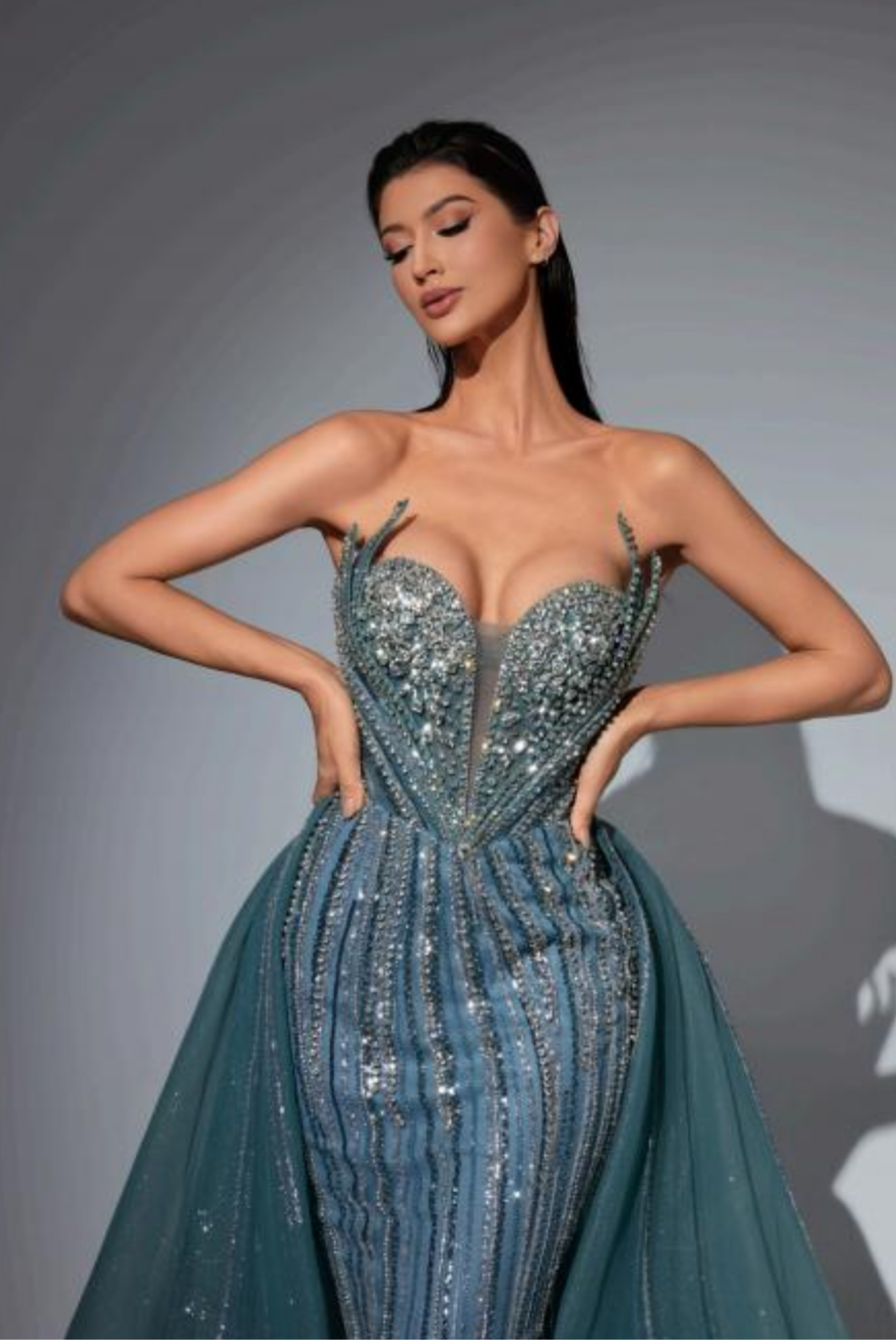 “Elegant dress embellished with jewels, featuring a removable back piece.