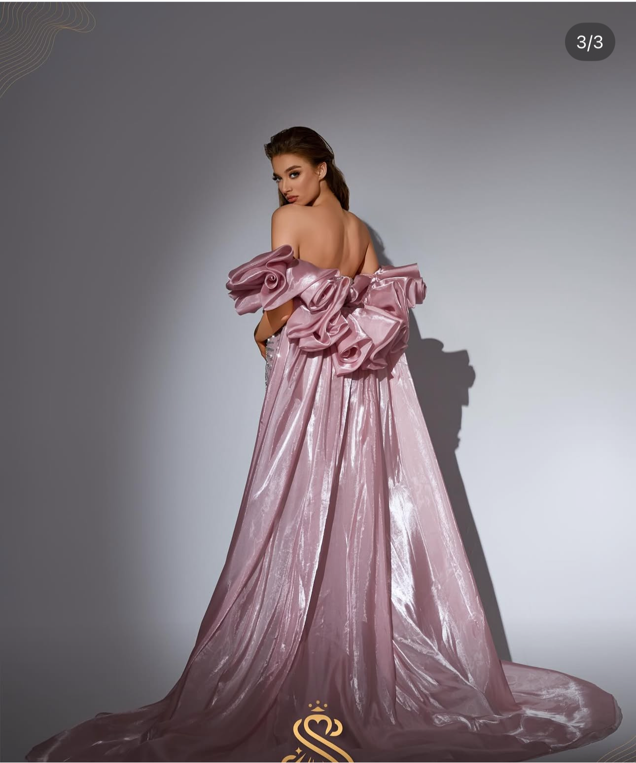 Luxurious strapless dress with two pieces on the arms connected by a long organza scarf.”